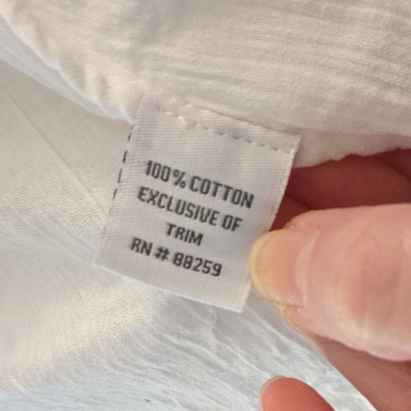 SOLD -- NWOT 🌸 SUBTLE LUXURY White Floral Eyelet Cotton Smocked Dress - Sm/Med - Picture 8 of 8